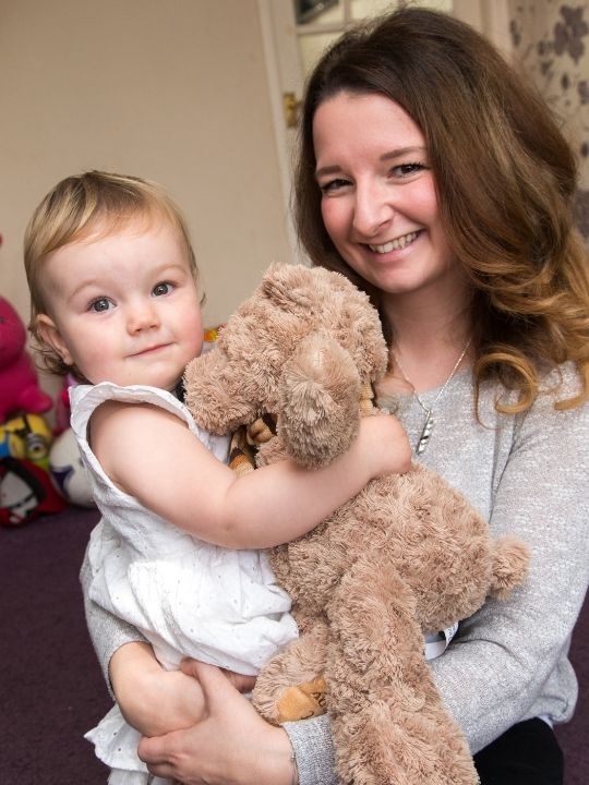Vikki Stow and her daughter Tamzin, who she gave first aid to after she burned herself.