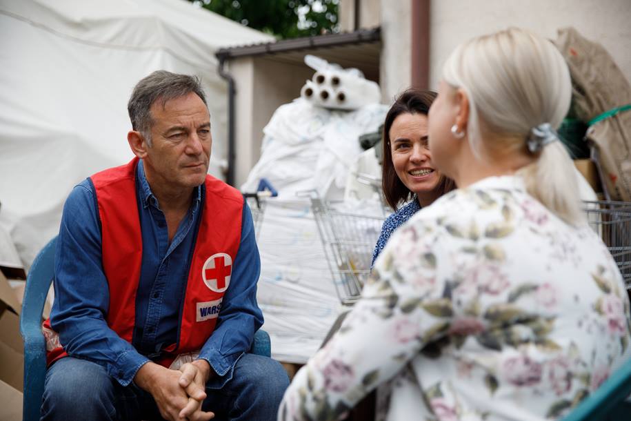 Harry Potter actor and British Red Cross ambassador, Jason Isaacs, visits Ukrainian refugees in Poland.