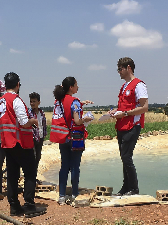 Jeremy talks to members of the Syrian Arab Red Crescent.