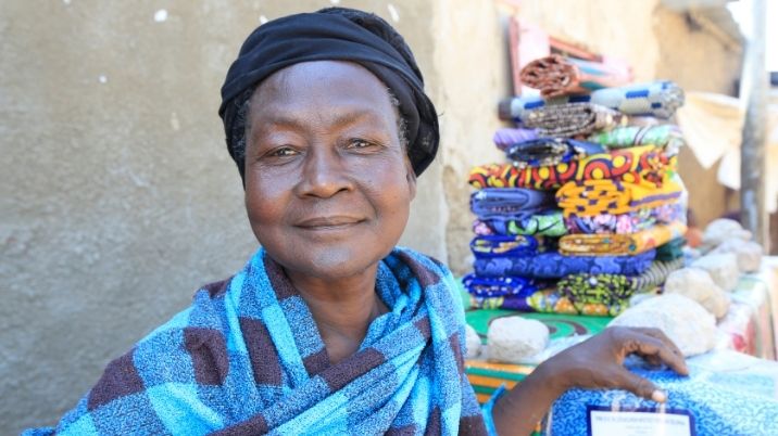 Denise, a member of a Mothers' Club in Chad, is inspiring women and selling fabric with funds from the club. 