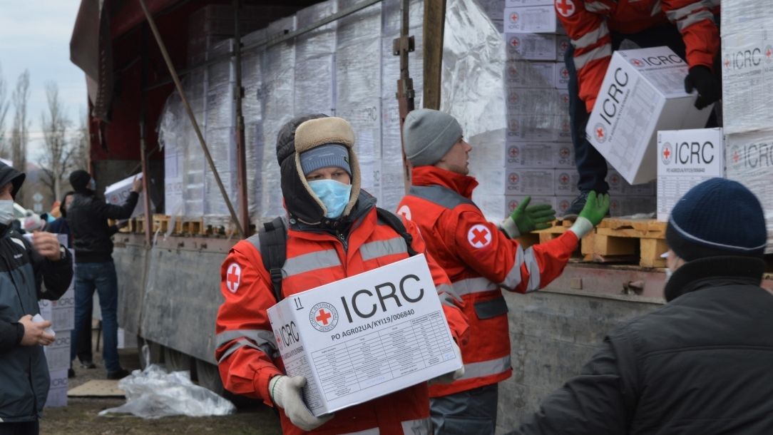 Staff and volunteers from ICRC and Ukraine Red Cross Society deliver vital supplies to people in Ukraine.