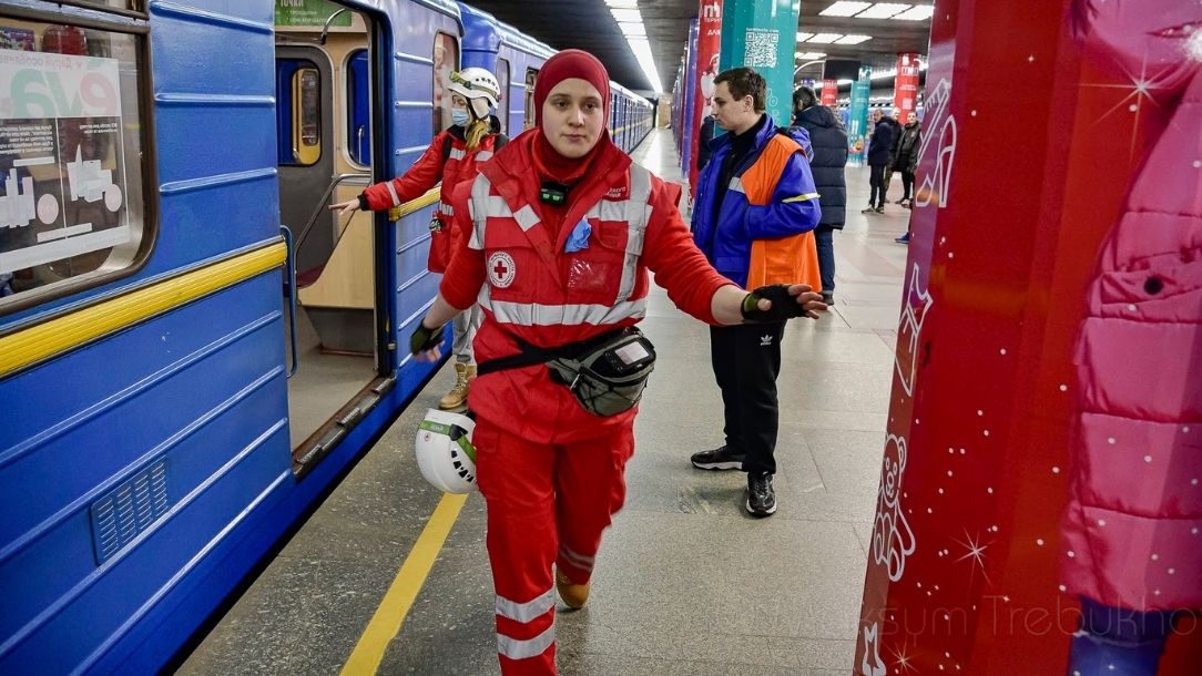 Ukrainian Red Cross staff and volunteers are providing food and other basic necessities to about about 8,000 people who are sheltering in a subway station in Kyiv.