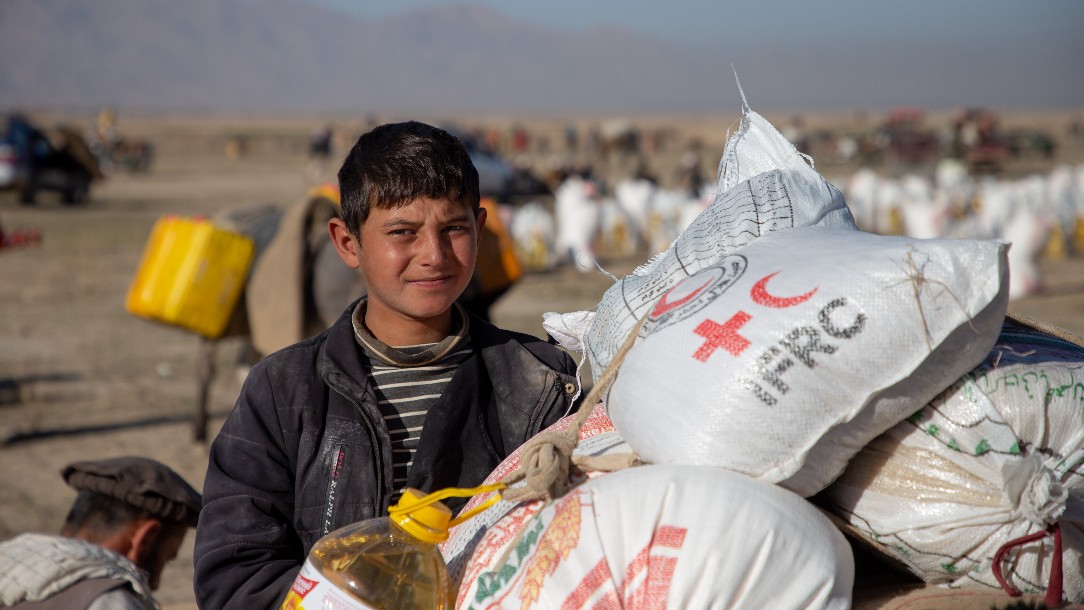 People receiving food packages from the Afghan Red Crescent and IFRC