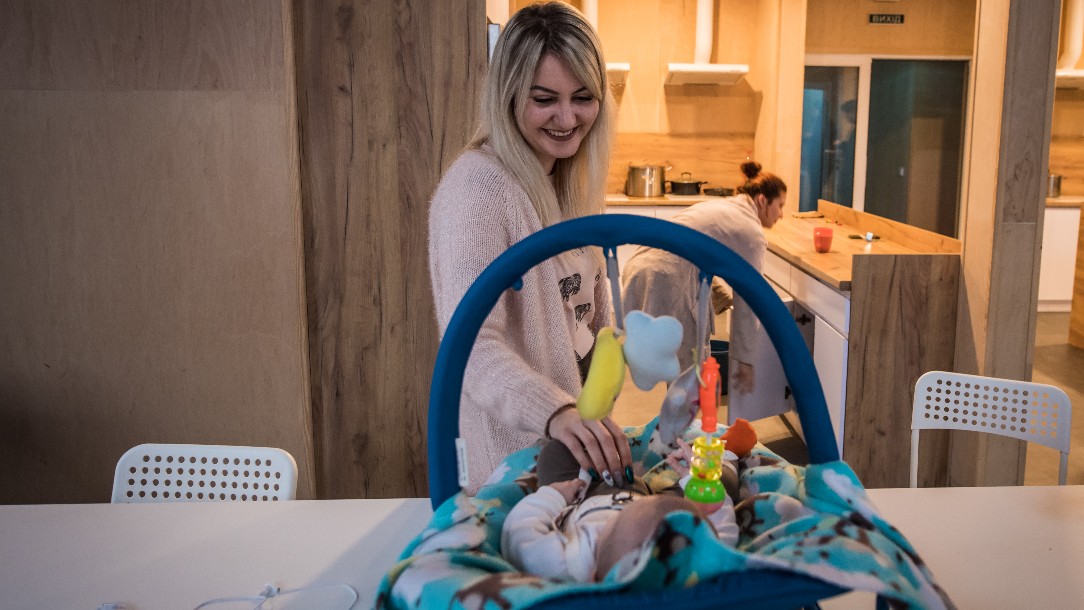 Liliya, who works in the Unbroken Mothers centre in Ukraine, plays with a baby 