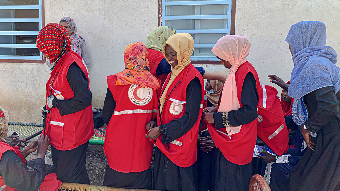 Volunteers from the Sudanese Red Crescent