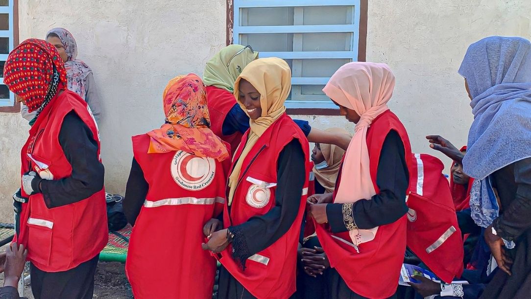 Sudanese Red Crescent volunteers at Hamdayet Border Reception Centre, Eastern Sudan