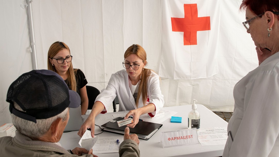 Olesya, a pharmacist at the Red Cross Health Centre, provides a patient with medication prescribed by the doctors at the centre