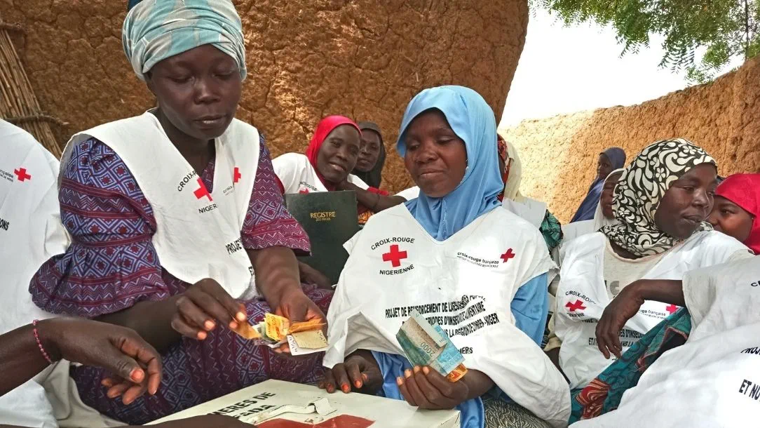 Members of a Red Cross mothers club handle cash