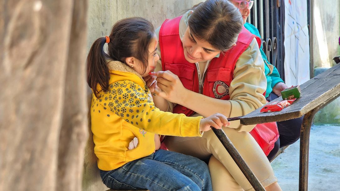 Syrian girl receiving PST treatment