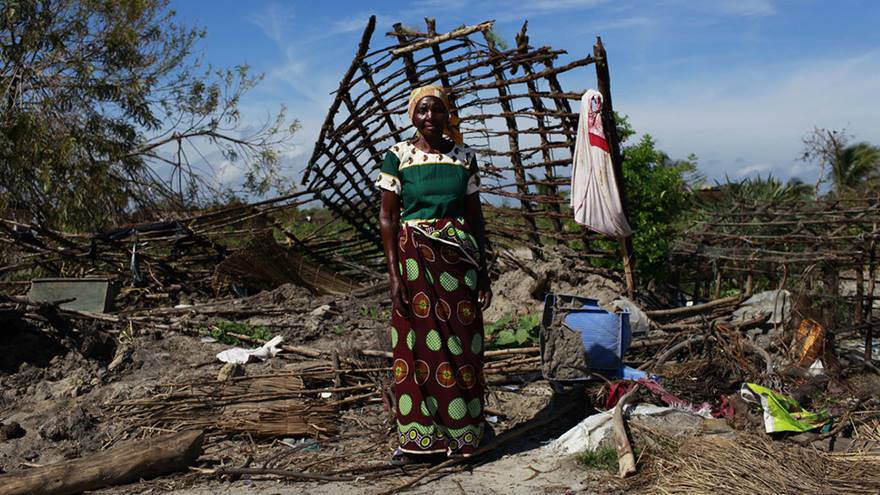 Photo of a woman affected by the humanitarian crisis in Mozambique.